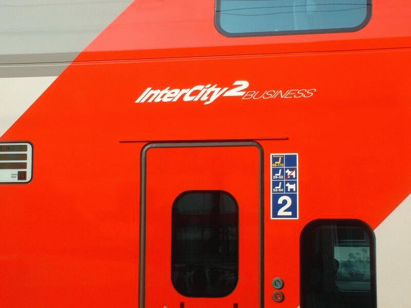 IC2-car business class and 2nd class, marking the entrance. (automatically
