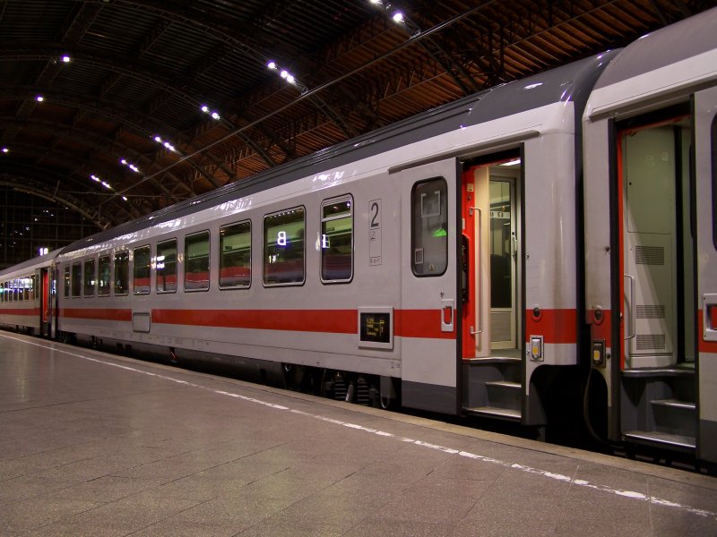Queued car 61 80 20-95 221-3 in 2134 of inter-city