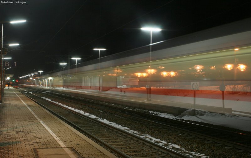 Ein Geisterzug? Nein blo� IC2371 (Hamburg Altona-Konstanz) mit Schublok 101