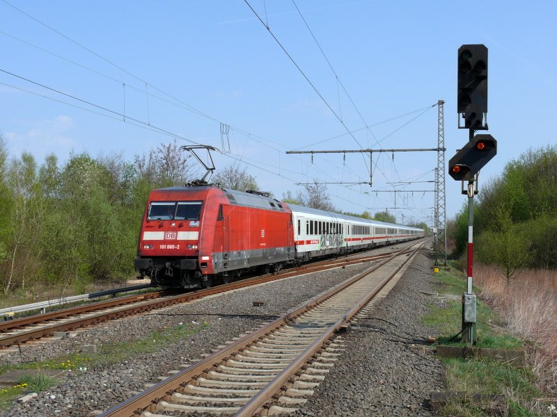 101060-2 unbek with IC as a diverter in Dortmund-Derne. 11.04.2009.