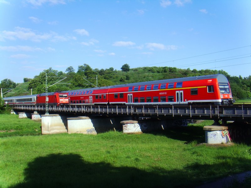 Auf der Luppebr�cke nahe Leipzig-Leutzsch begegnen sich am Morgen des