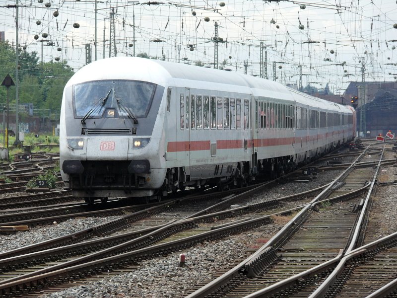 IC 2024 geschoben von der 101 095-8 auf dem Weg