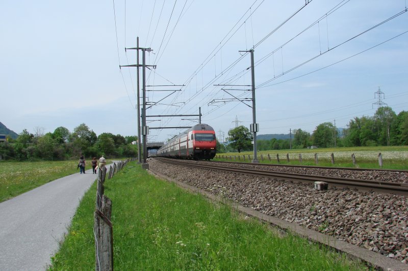 Eine IC 2000 Komposition als IC 573 Basel SBB-Chur am