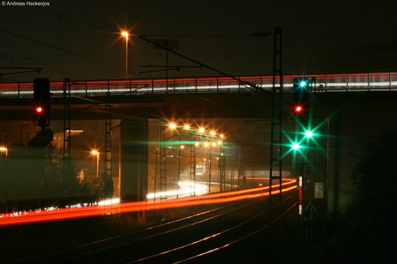 IC2371 (Hamburg Altona-Konstanz) mit Schublok 101 145-1 am Esig St.Georgen(Schwarzw) 7.11.08