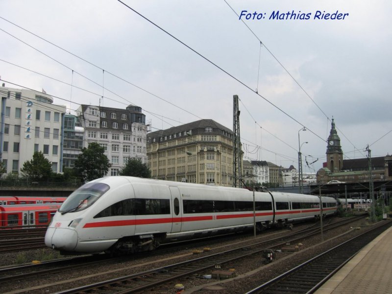 ICE- Neigezug verlsst so eben den Hbf Hamburg, richtung Hamburg Altona, am 08.08.08