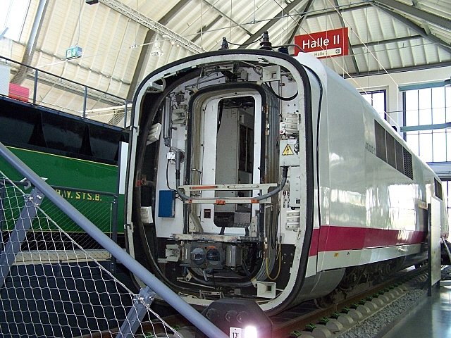 Die R�ckseite des ICE-V der BR 410 002-0 im Verkehrzentrum