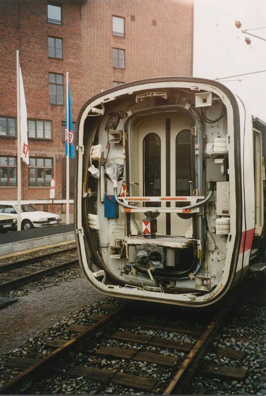ICE V auf der IVA 88 wegen eines Triebkopfschadens mit