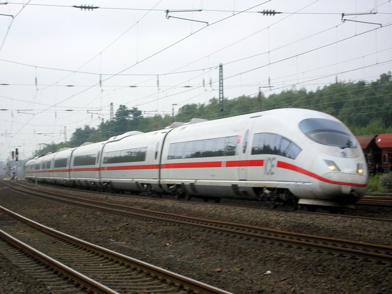 ICE3  Krefeld  mit Endwagen 403 016/403 516 ,als ICE 826 ,
Frankfurt/Main Hbf. nach Essen Hbf.,fhrt jetzt LZ nach Dortmund in den Bbf. zur Reinigung.(05.08.2008)