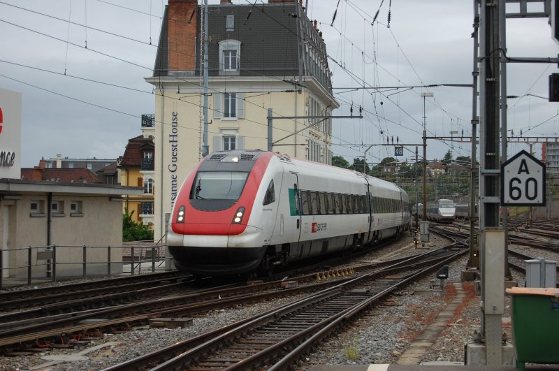Ein ICN bei der Einfahrt in Lausanne (06.06.2008) 
