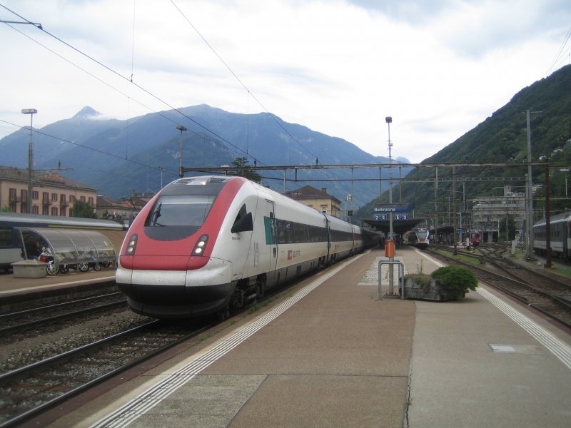 Der CIS-Entlastungszug 10013 Z�rich - Lugano wird zum Gl�ck mit