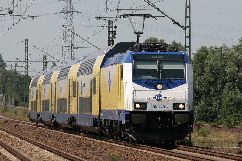 In Maschen zieht die 146 534-3 den metronom nach Lneburg. 26.07.2008