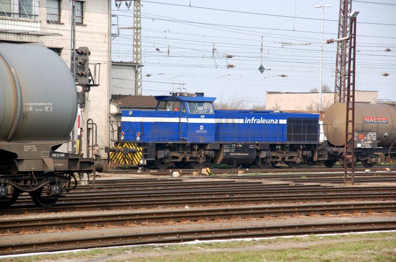Infraleuna-206 rangiert am 04.04.09 im Rbf Gro�korbetha. 