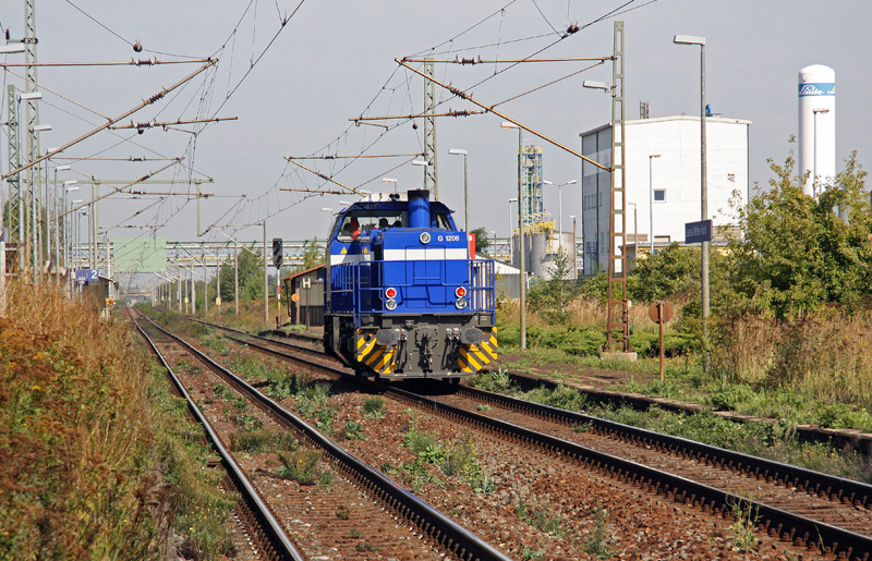 InfraLeuna-Lok 275010-7 passes through the breakpoint on 09.09.09 Leuna Werke