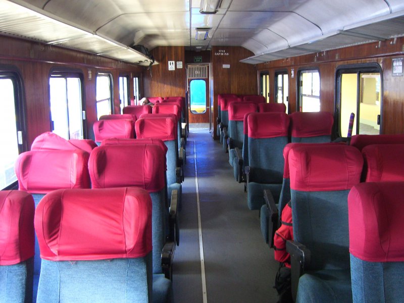 Innenraum backpacker-Klasse im Zug von Aguas Calientes nach Cuzco