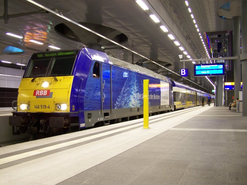 Die 146 519-4 stand mit dem X 80004 (InterConnex) im