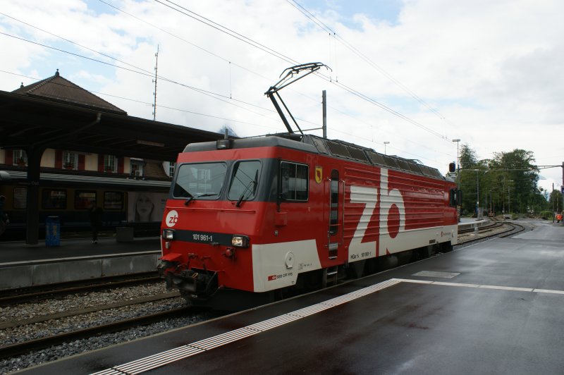 Interlaken Ost am 22.06.2009. ZB HGe 101961-1 beim Umsetzen an die Zugspitze. 