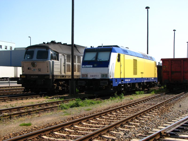 246 011-1 sonnt sich neben der W232.04 der ITL im