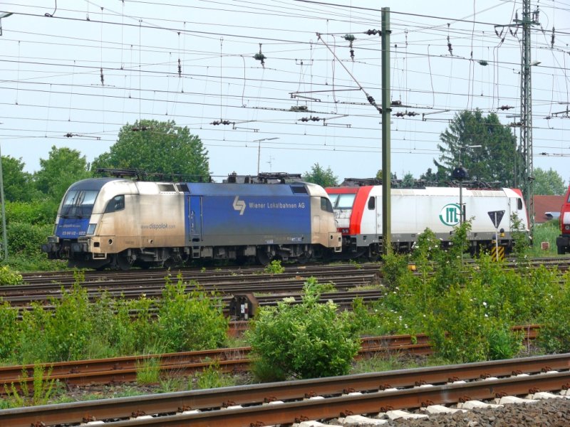 ES 64 U2-022 und E 186 182 abgestellt in Emmerich