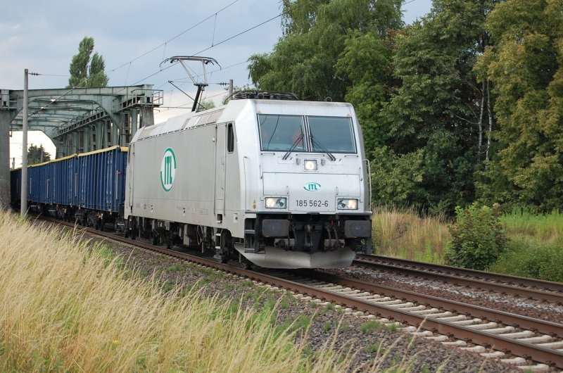 185 562-6 ITL am 14.07.2009 kurz nach �berquerung des Mittellandkanals