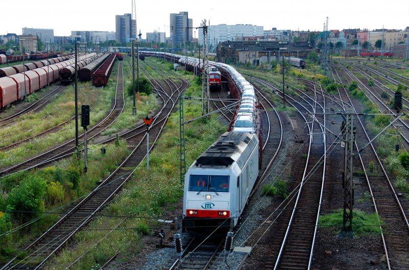 285 103 der ITL zieht am 07.08.09 einen Autozug(Dacia) aus