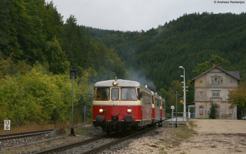 Jubilum 5 Jahre Ringzug: VT 5 und 9 mit VS 14 als Sdz *** nach Tuttlingen  bei der Ausfahrt Fridingen am 13.9.08