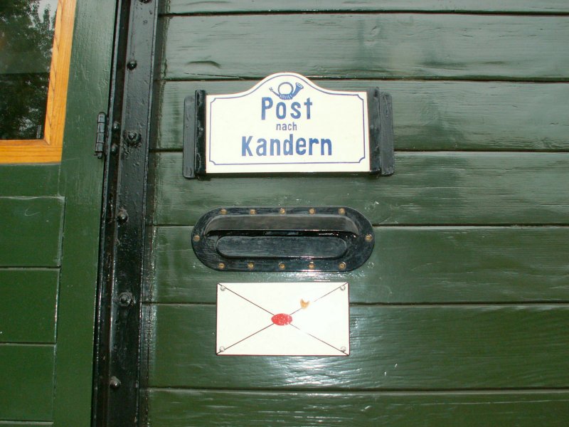 Hier konnte man beim Pack/Postwagen PwPost Nr.82 auf den Stationen