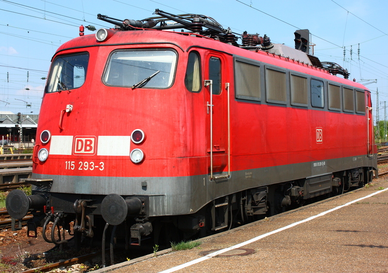 115 293 abgestellt im Karlsruher Hbf. 