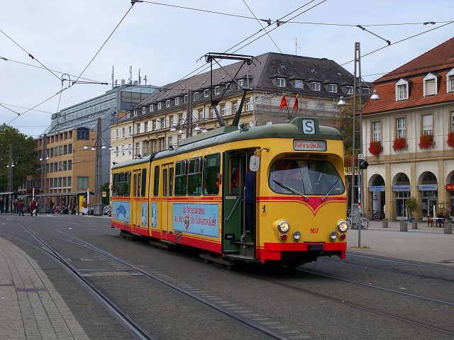 Tw 167 als Fahrschule auf dem Karlsruhe Bahnhofsvorplatz. Aufgenommen am