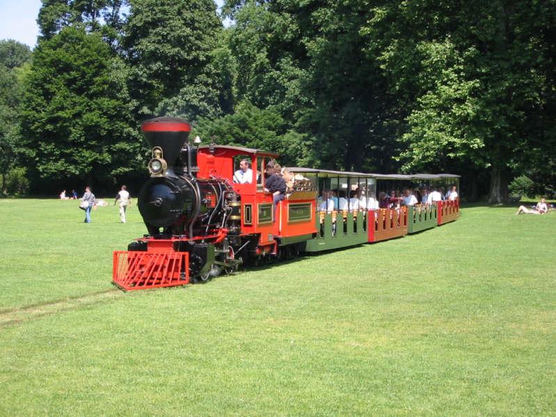 Karlsruhe castle garden railway, steam train "Grief", recorded on 09/06/2003.