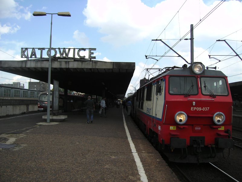 Eine EP09 im Bahnhof Katowice  