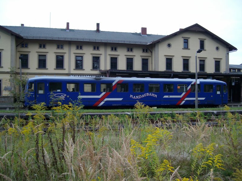 Triebwagen VT41 der SBE Mandaubahn abfahrbereit in Seifhennersdorf am 11.09.2009
