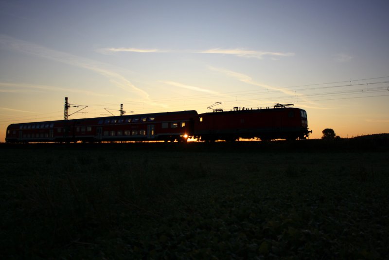 RB 17 603, Elsterwerda-Dresden, between Baßlitz and Jessen at sunrise,