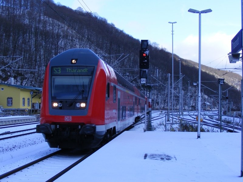 A train of the S-3 runs on 22.11.2008 in Tharandt.