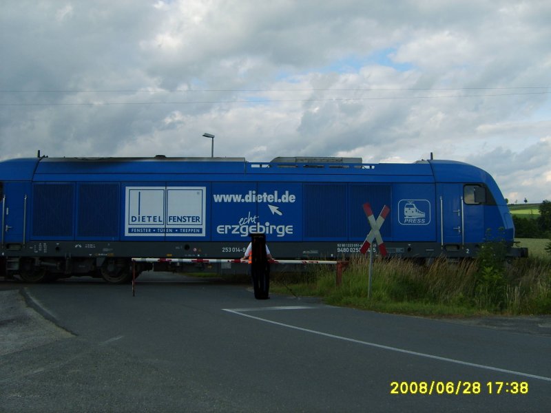 KBS 557: Ein Ganzzug der 'Press' von Saalfeld nach Lobenstein. Dort Lokwechsel und Weiterfahrt ber KBS 556 (oder was davon nocht befahren wird) nach Friesau zur Holzverladung.