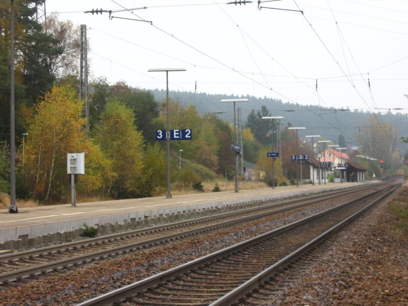 Platform of track 2 of the station St.Georgen 27/10/2007. Erwähnswert