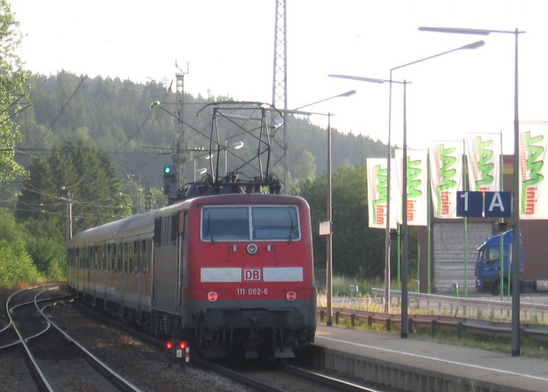 111 062-6 schob am 23.7.06 einen RE nch Karlsruhe aus