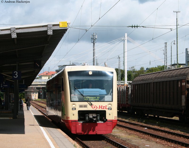 VT 231 der HzL als HzL85843 (Br�unlingen Bahnhof-Tuttlingen) bei der