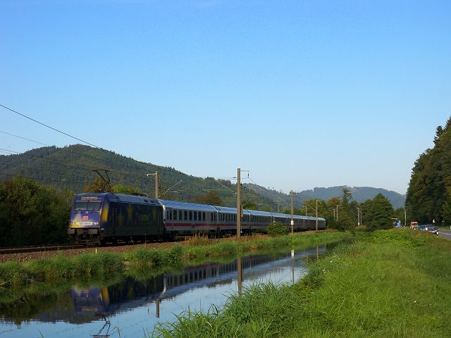 101 101 schiebt den IC 2371 nach Konstanz. Aufgenommen bei