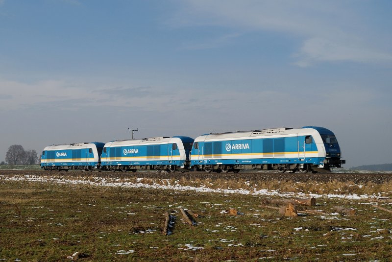 223 062, 065 and 063 (Arriva) with 83 516 at