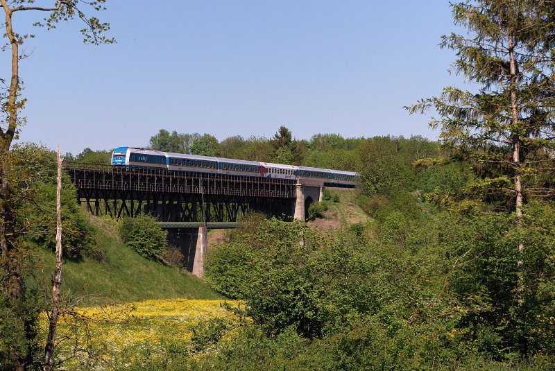 223 xxx (Arriva) mit Alx 86214 auf Lechbr�cke in Kaufering