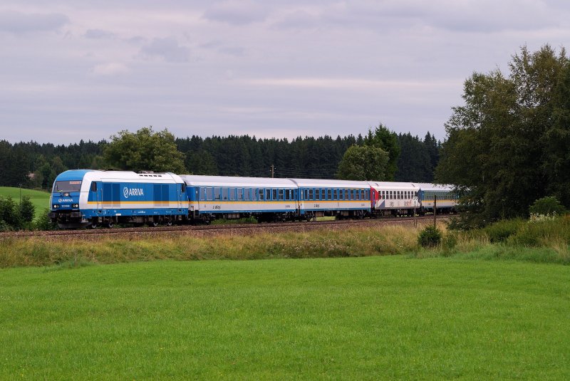 223 068 (Arriva) mit Alx 86212 bei Riedles (20.08.2008) 