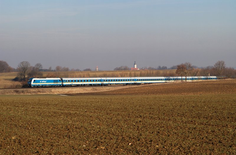 223 xxx (Arriva) mit Alx 38706 bei Unterm�hlhausen (04.02.2009) 