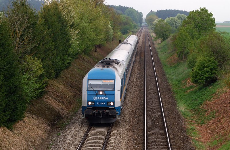 223 065 (Arriva) with Alx 38 705 before Schwabhausen (28/04/2009)