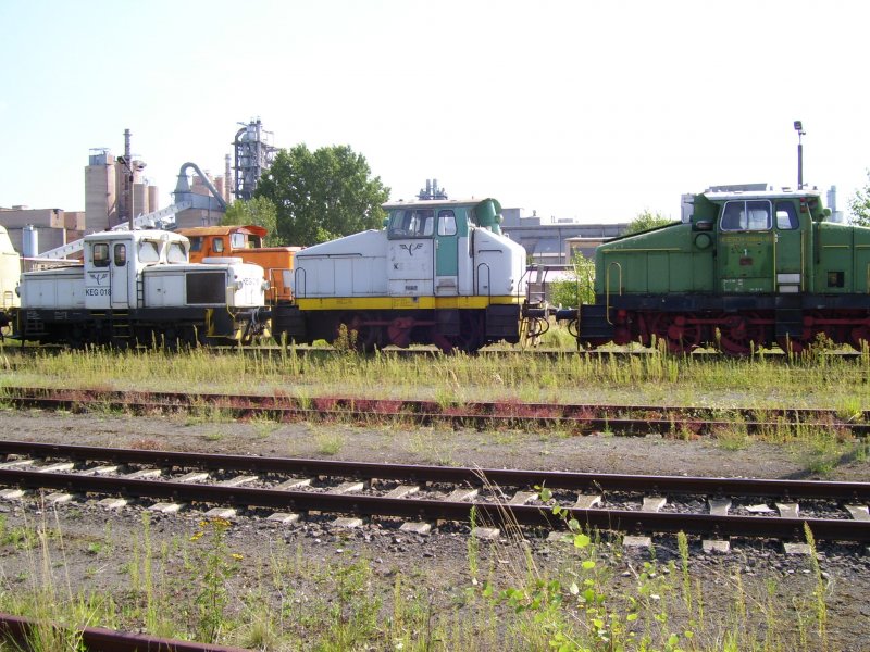 KEG 018 und zwei weitere Loks der ehemaligen KEG abgestellt im Zementwerk Karsdorf; 18.08.2007