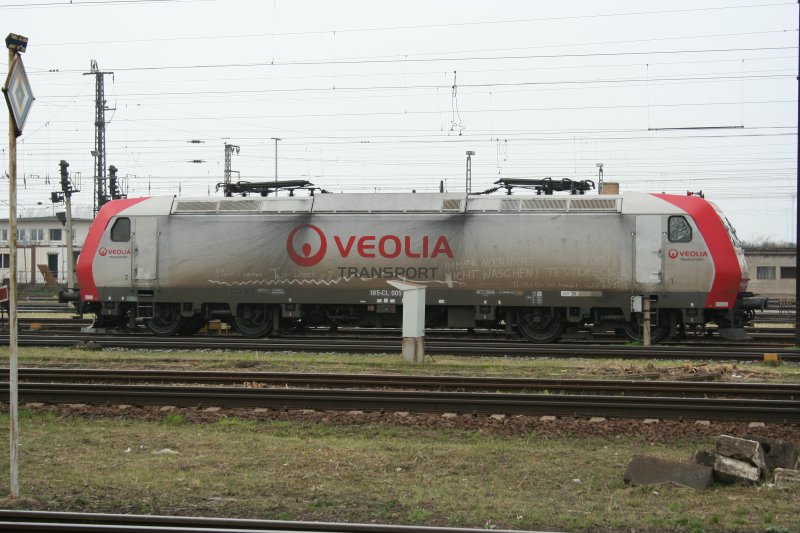 VEOLIA 185 CL 005 im Waschtest am 5.4.2009 in Gro�korbeta.