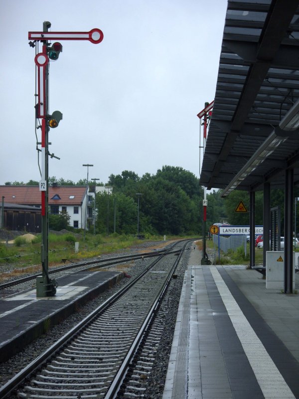 Der Blick aus dem Bahnhof Landsberg am Lech in Richtung