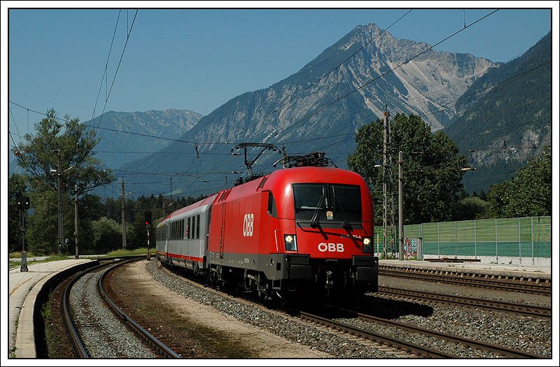 Langweilig wird es einem im Bahnhof Brixlegg wirklich nicht. Gleich nach der Ankunft am 16.7.07 kam 1116 173 mit dem  OEC 565 „ZUKUNFTSZENTRUM TIROL“ aus Innsbruck durch. Ziel: Wien Westbahnhof.
