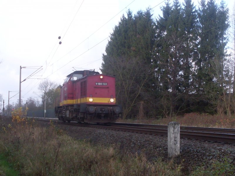 V 100 122 der LWB (Lappwaldbahn) H�he Peine am 16.11.2008