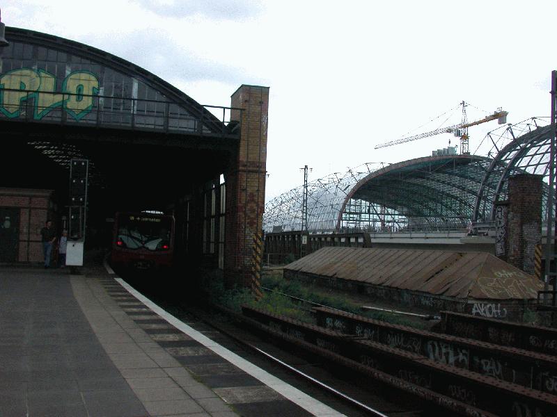 Lehrter Stadtbahnhof und Lehrter Bahnhof am 16. Juni 2002.