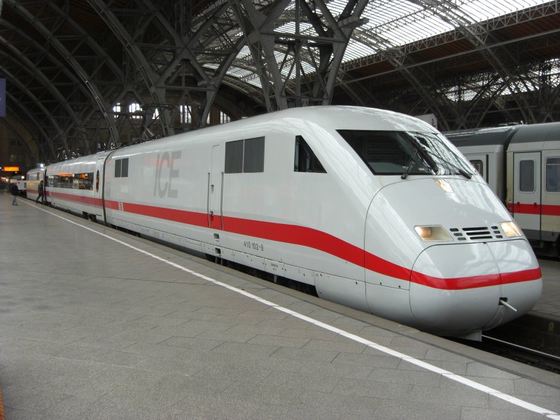 Am 11.03.08 steht der Mess-ICE BR 410 102-8 und BR
